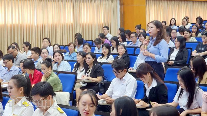 Bà Nguyễn Thị Đào - Kế toán trưởng Công ty cổ phần Thép Posco Yamato Vina phát biểu tại Hội nghị. Ảnh: Việt Dũng.