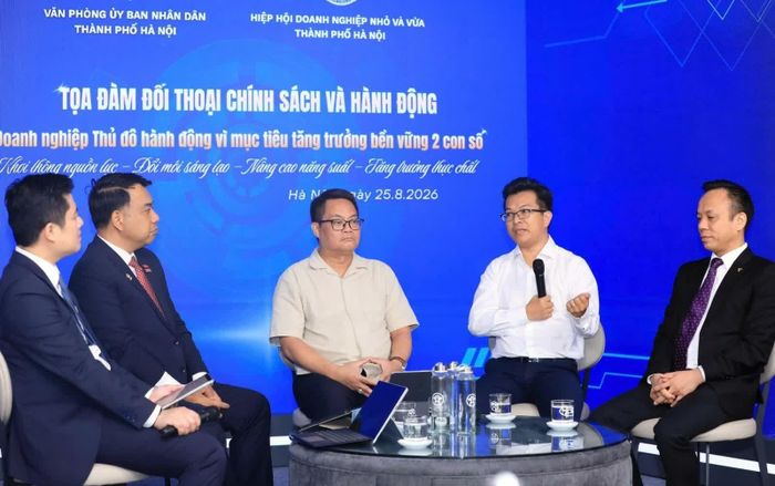 TS. Bùi Thanh Minh - Phó Giám đốc chuyên môn Văn phòng Ban Nghiên cứu phát triển kinh tế tư nhân (Ban IV) chia sẻ tại tọa đàm.