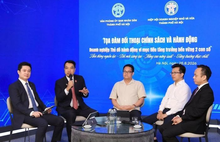 GS.TS Mạc Quốc Anh - Phó Chủ tịch kiêm Tổng Thư ký Hanoisme chia sẻ tại tọa đàm.