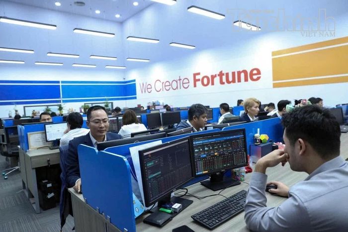 VN-Index đã duy trì sắc xanh trong 4 phiên liên tiếp, song biên độ tăng trong phiên hôm nay thu hẹp đáng kể. Ảnh: Đức Thanh