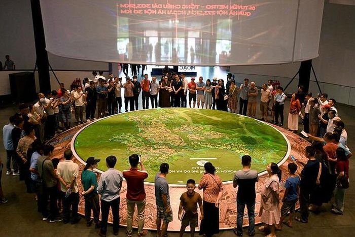 Sông Hồng, Hòa Lạc, Nội Bài sẽ thành những cực phát triển mới của Hà Nội.