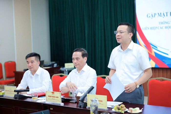 ThS Lê Thanh Tùng, Trưởng ban Ban Phổ biến kiến thức trả lời câu hỏi của phóng viên