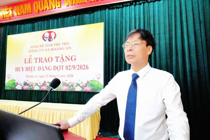 Đồng chí Nguyễn Ngọc Phi, Bí thư Đảng ủy, Chủ tịch HĐND xã Hoàng An phát biểu tại buổi lễ.