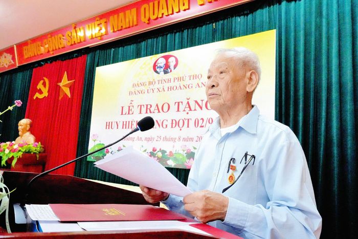 Đảng viên Nguyễn Tiến Thịnh luôn giữ gìn phẩm chất, danh dự của người Đảng viên, trung thành với sự nghiệp Cách mạng của Đảng.