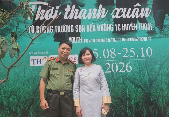 Kỷ niệm của tác giả với ThS Nguyễn Thị Tuyết - Giám đốc Bảo tàng Phụ nữ Việt Nam.↵