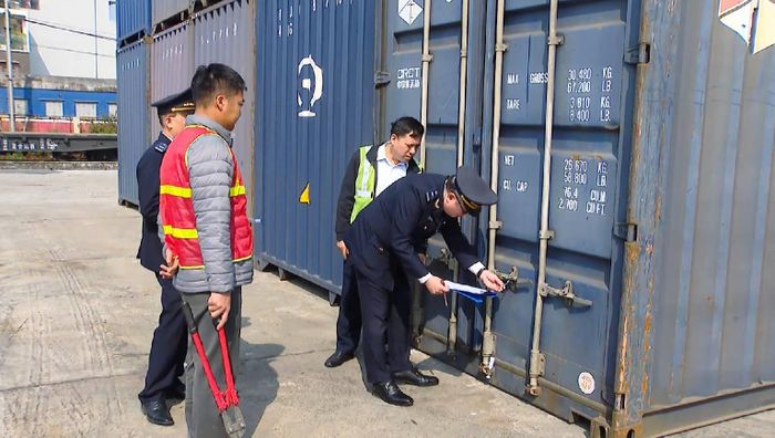 Hoạt động thông quan hàng hóa tại Cảng Hàng không quốc tế Nội Bài, nơi Chi cục Hải quan khu vực I đẩy mạnh hiện đại hóa quản lý, tạo thuận lợi cho doanh nghiệp.
