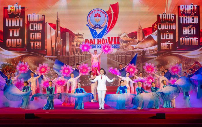 Tiết mục văn nghệ chào mừng Đại hội đại biểu toàn quốc Liên minh HTX Việt Nam lần thứ VII