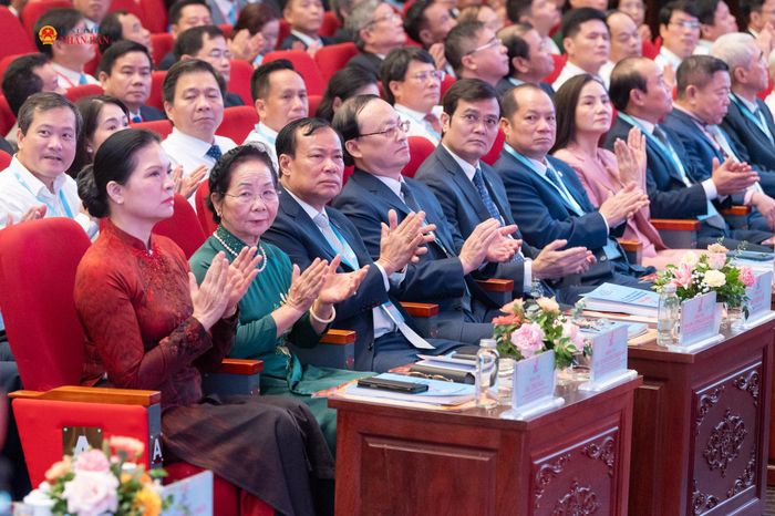 Nguyên Phó Chủ tịch nước, Chủ tịch Hội Khuyến học Việt Nam Nguyễn Thị Doan; Chủ nhiệm Ủy ban Quốc phòng, An ninh và Đối ngoại Lê Tấn Tới; Phó Chủ tịch kiêm Tổng Thư ký Ủy ban Trung ương Mặt trận Tổ quốc Việt Nam Hà Thị Nga dự Đại hội
