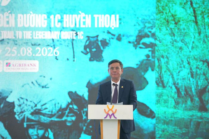 Phó Chủ tịch Ủy ban Trung ương Mặt trận Tổ quốc Việt Nam Trần Thắng phát biểu khai mạc trưng bày. Ảnh: Phạm Sỹ