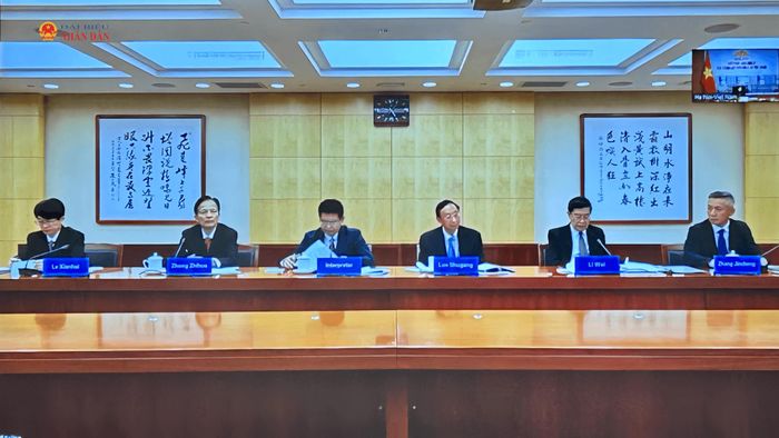 Chủ nhiệm Ủy ban Giáo dục, Khoa học, Văn hóa và Y tế của Nhân đại toàn quốc Trung Quốc Lạc Thụ Cương và các đại biểu