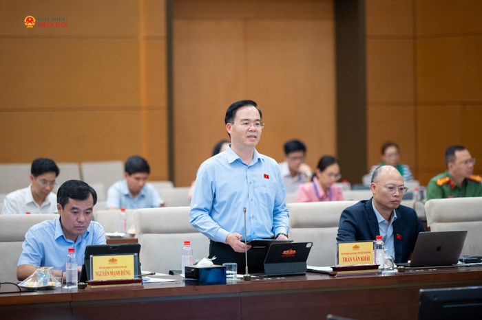 Phó Chủ nhiệm Ủy ban Khoa học, Công nghệ và Môi trường Trần Văn Khải phát biểu