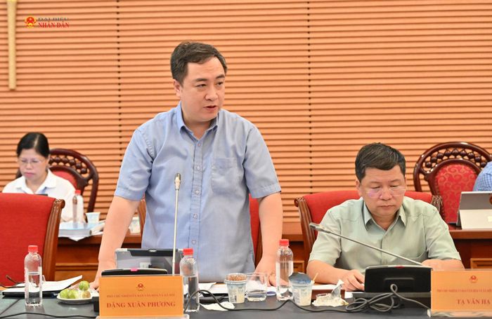 Phó Chủ nhiệm Ủy ban Văn hóa và Xã hội Đặng Xuân Phương phát biểu tại phiên họp
