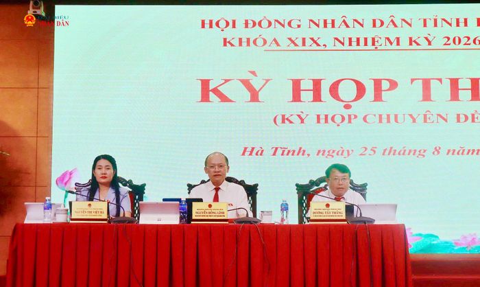 Chủ tọa điều hành kỳ họp