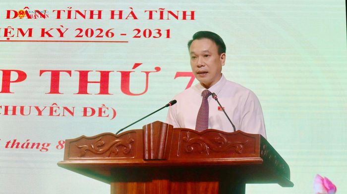 Chánh Văn phòng Đoàn ĐBQH và HĐND tỉnh Nguyễn Huy Hùng thông qua nghị quyết