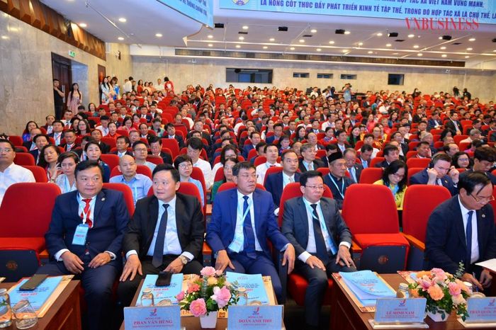 Đại hội VII  đề ra phương châm hành động là Đổi mới tư duy - Nâng cao giá trị - Tăng cường liên kết - Phát triển bền vững.