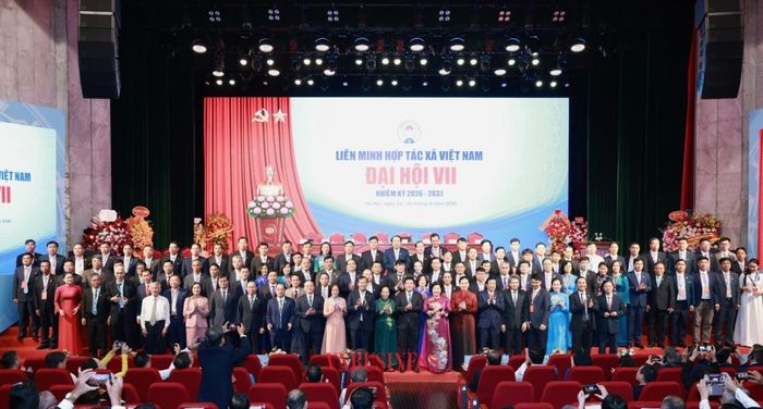 Ban chấp hành Liên minh HTX Việt Nam khóa VII ra mắt Đại hội.