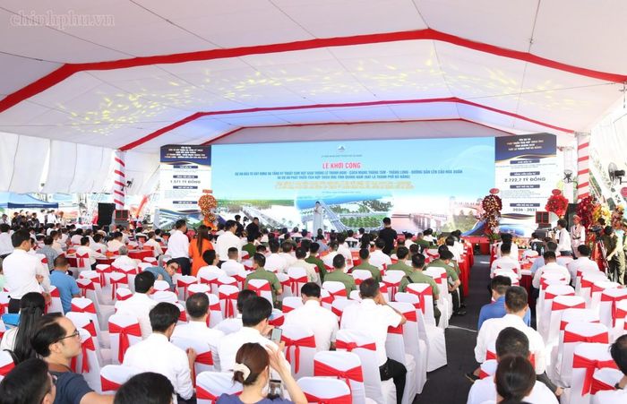 Toàn cảnh lễ khởi công hai dự án hạ tầng giao thông trọng điểm tại Đà Nẵng ngày 25/8. Ảnh: VGP