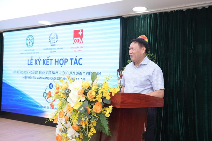 Ông Đỗ Xuân Tuyên, Thứ trưởng Bộ Y tế, Chủ tịch Hội Kế hoạch hóa gia đình Việt Nam phát biểu tại buổi lễ. Ảnh: Kim Ngân