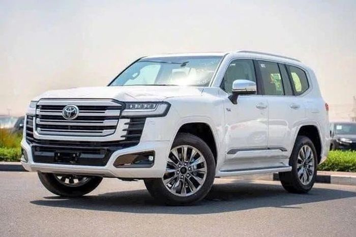 Toyota Land Cruiser hybrid được đại lý báo sẽ ra mắt Việt Nam vào tháng 9/2026. Ảnh: Đại lý