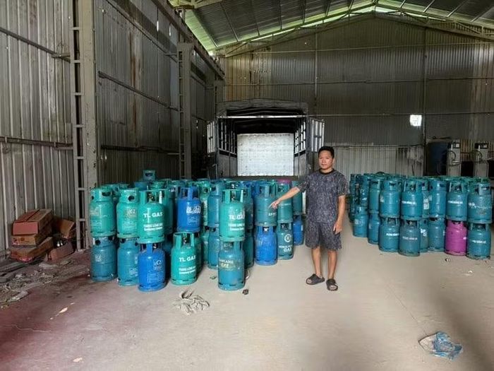 Khu vực tập kết, san chiết gas trái phép.