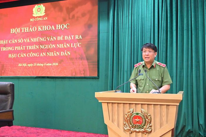 Thiếu tướng, TS Lê Minh Thảo, Giám đốc Học viện Kỹ thuật và Công nghệ an ninh phát biểu đề dẫn tại hội thảo.