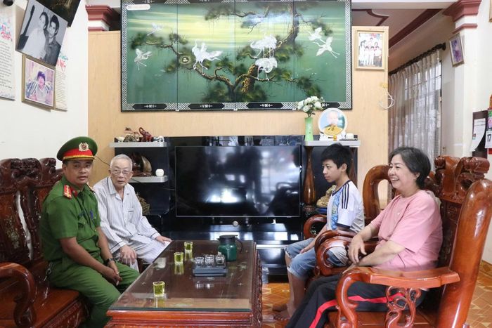 Với em Đỗ Thiện Long được đến trường tiếp tục nuôi mơ ước con chữ đã trở thành hiện thực.