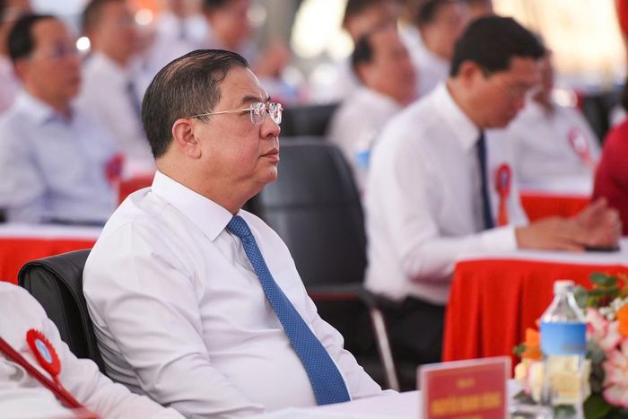 Phó Thủ tướng Thường trực Chính phủ Phạm Gia Túc dự lễ khởi công.
