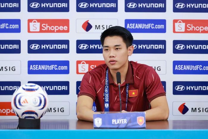 Đình Bắc phát biểu tại cuộc họp báo