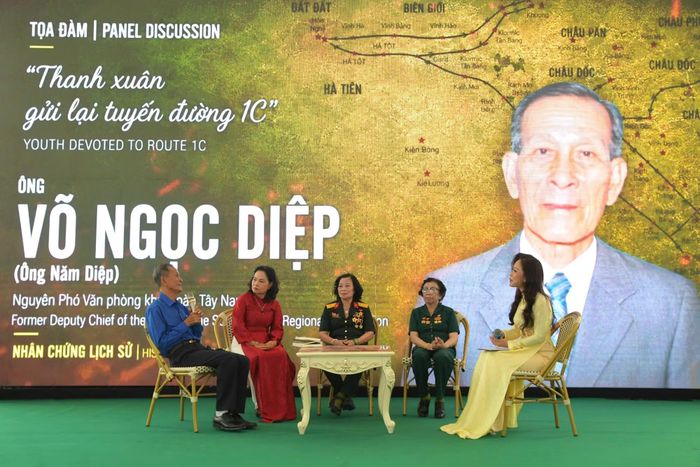 Tọa đàm “Thanh xuân gửi lại tuyến đường 1C”.