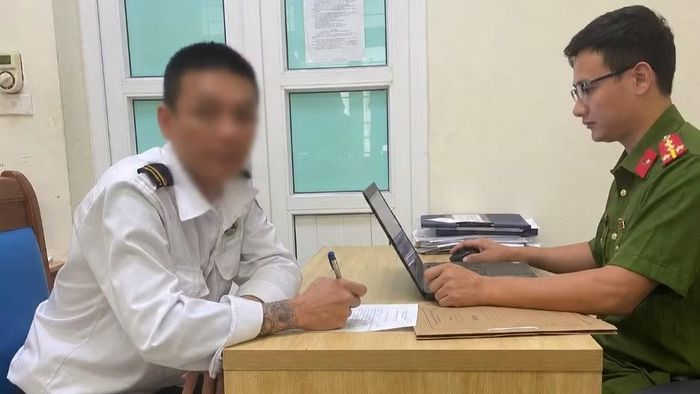 Công an phường Hoàng Mai làm việc với đối tượng L. X. V.