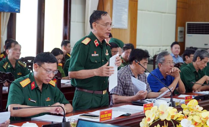 Các đại biểu phát biểu tại hội thảo.