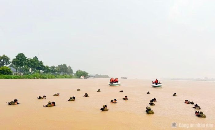 CBCS Trung đoàn CSCĐ số 10 phải tinh thông về nghiệp vụ, vững về kỹ năng hoạt động trên sông nước.