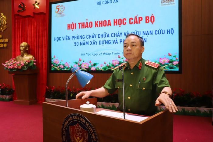Trung tướng Lê Quang Bốn phát biểu kết luận hội thảo.