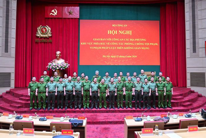 Thứ trưởng Nguyễn Văn Long và các đại biểu dự hội nghị.