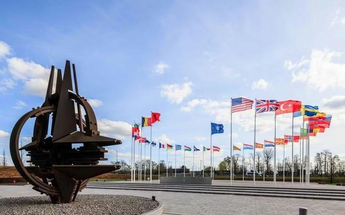 Khu vực treo cờ các nước thành viên tại trụ sở NATO ở Brussels, Bỉ. Ảnh: NATO