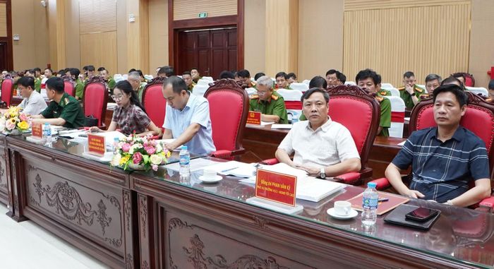 Các đại biểu tham dự buổi hội ý nghiệp vụ.