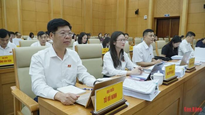 Đại biểu dự Kỳ họp thứ 6 (chuyên đề) HĐND tỉnh khóa XVIII.