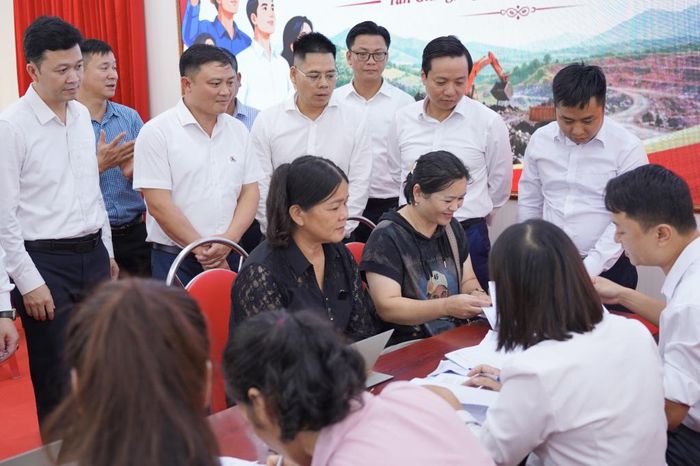 Phường Tân Giang tổ chức chi trả tiền hỗ trợ cho người dân sau Lễ phát động.