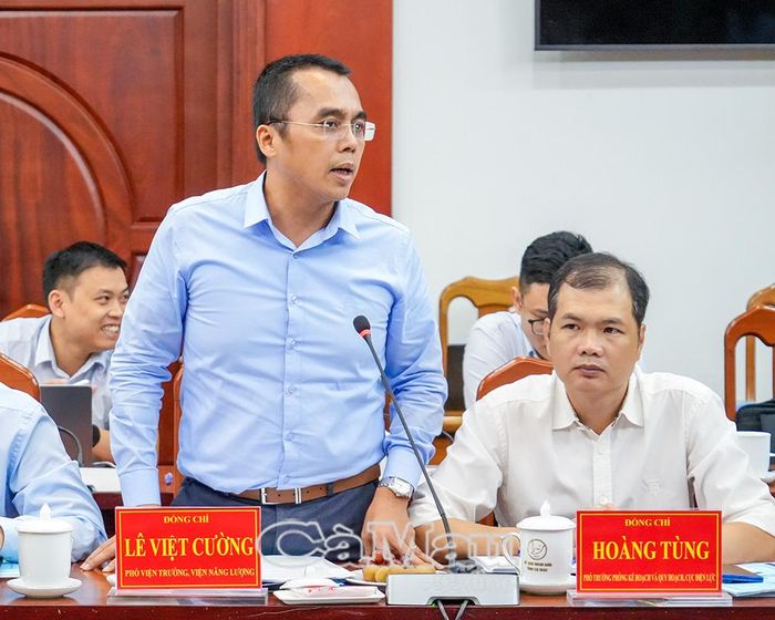  Phó Viện trưởng Viện Năng lượng Lê Việt Cường, cho rằng Cà Mau có nhiều tiềm năng phát triển điện gió; tỉnh cần chủ động lựa chọn các nhà đầu tư có năng lực, sớm triển khai các dự án điện gió.