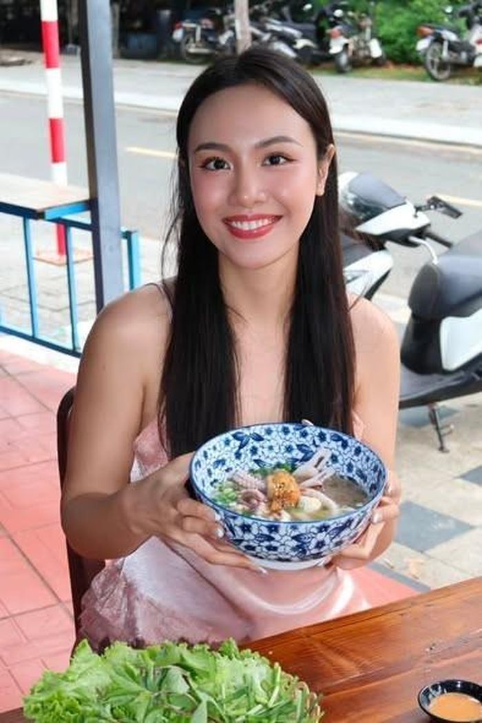 Nhan sắc đời thường trẻ trung, cuốn hút của Á hậu Huỳnh Phạm Thủy Tiên. (Ảnh: FBNV)