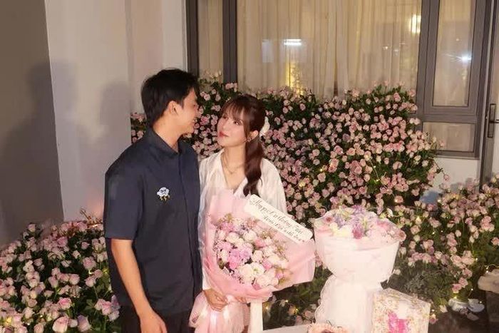 ...và tận hưởng buổi tối lãng mạn cùng bạn trai. Ảnh: FBNV