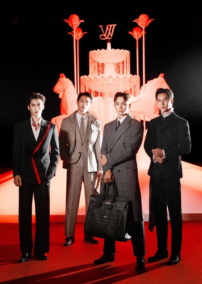 Tiếp nối, Adam Store mang đến các thiết kế menswear trong BST A Decade Together, tập trung vào hình ảnh người đàn ông trong ngày cưới với phong cách lịch lãm và hiện đại.