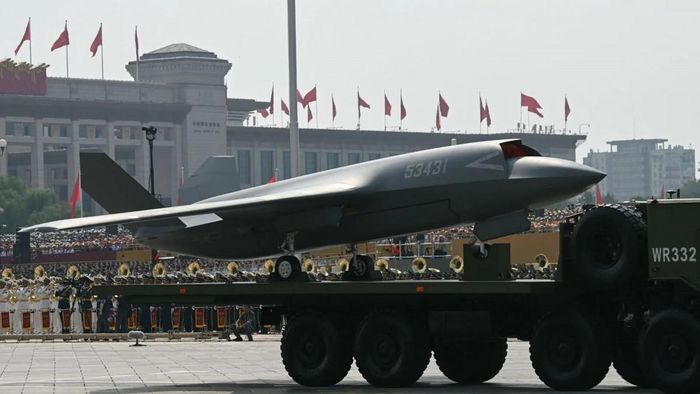 Một máy bay không người lái được nhìn thấy trong cuộc duyệt binh ngày chiến thắng năm 2025 ở Trung Quốc. Ảnh: Getty.