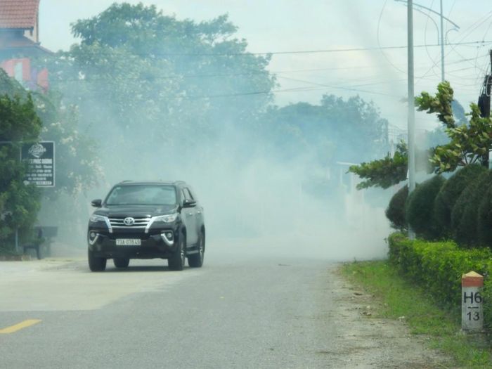 Những màn khói dày có thể che khuất tầm quan sát, làm gia tăng nguy cơ xảy ra va chạm, tai nạn giao thông, đặc biệt đối với người điều khiển xe máy