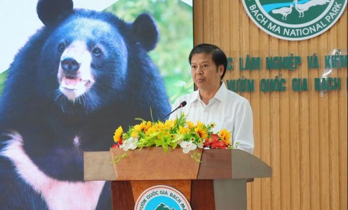 TS. Nguyễn Vũ Linh, Giám đốc Vườn quốc gia Bạch Mã chia sẻ tại hội thảo.