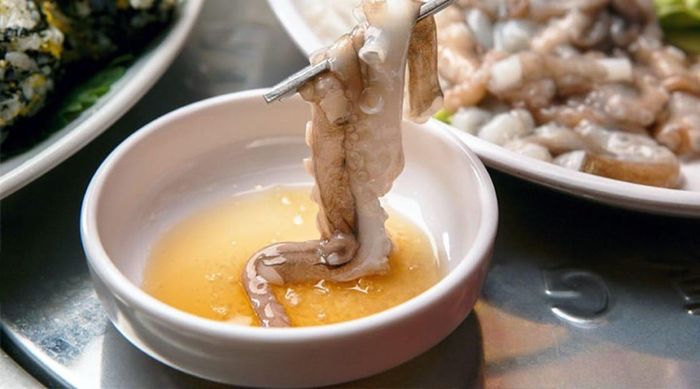 Món bạch tuộc sống có truyền thống lâu đời tại Hàn Quốc. (Ảnh: Michelin Guide)