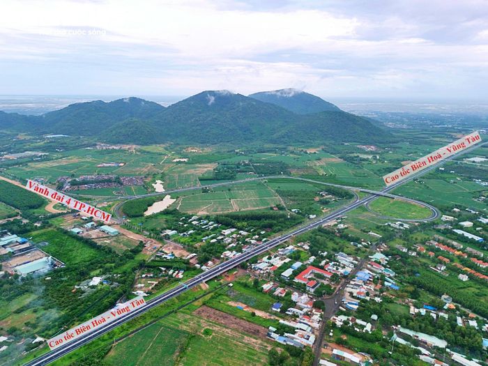 Ghi nhận của PV Báo Điện tử VTC News, điểm đầu dự án nằm tại khu vực ngã tư Tóc Tiên - Châu Pha, nơi kết nối với cao tốc Biên Hòa - Vũng Tàu và đường ĐT992. Điểm cuối của dự án tại khu vực cầu Châu Đức, giáp ranh với TP Đồng Nai.