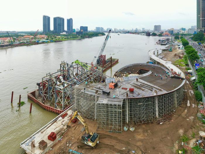 Cầu đi bộ hình lá dừa bắt qua sông Sài Gòn sẽ lùi thời gian hoàn thiện sau dịp 2/9. (Ảnh: Chủ đầu tư)