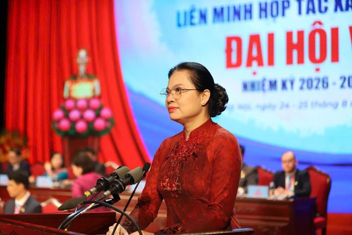  Phó Chủ tịch - Tổng Thư ký Ủy ban Trung ương Mặt trận Tổ quốc Việt Nam Hà Thị Nga phát biểu chỉ đạo đại hội.