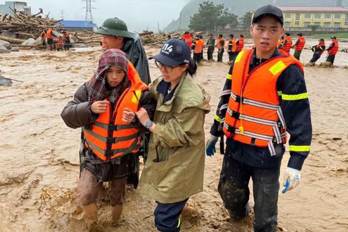 Bên cạnh hệ thống cảnh báo sớm, việc trang bị kỹ năng ứng phó và sơ tán cho người dân là yếu tố quyết định để giảm thiểu thiệt hại khi lũ quét, sạt lở đất xảy ra.